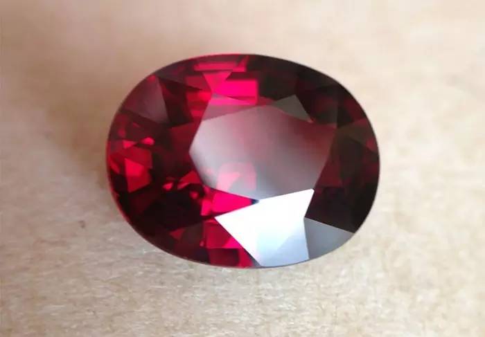 它被称为女人之石------石榴石  第4张