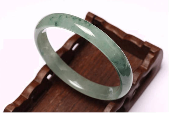 翡翠吊坠观音冰糯种到底是什么？买了翡翠冰糯种值钱吗？   第3张