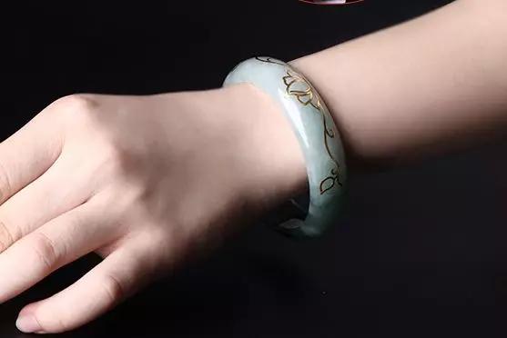 翡翠有瑕疵能买吗 ？看完就有答案！  第5张