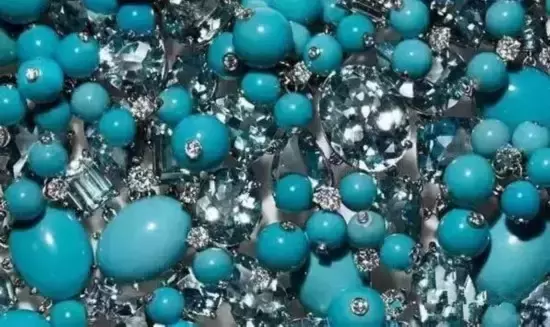 怎样辨别真假翡翠玉镯绿松石有多少种类  第1张