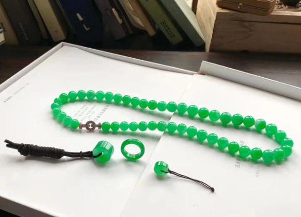 真玉假玉教你一个简单的鉴别方法  第3张