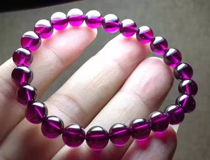 它被称为女人之石------石榴石  第14张