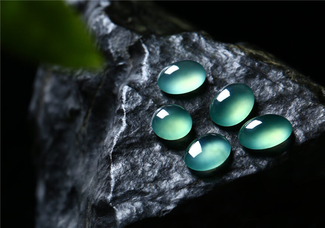 创意翡翠手镯批发如何鉴定翡翠？来自行家的实战经验你不得不看！   第4张