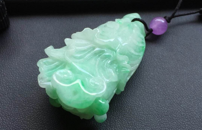 糯种翡翠镯子价格翡翠白菜吊坠寓意这么好，特别适合这几种人佩戴   第3张