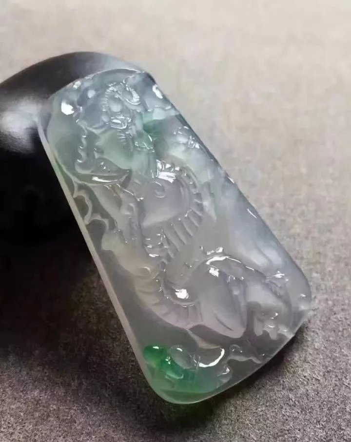 翡翠泡水了会越泡越亮吗？  第3张