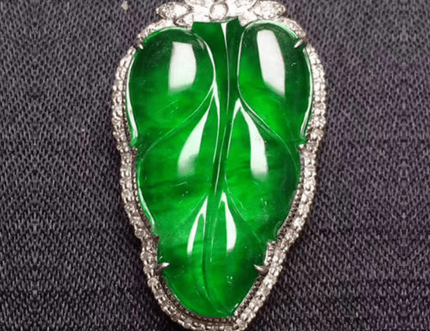 翡翠原石哪些翡翠镶嵌封底好还是不封底好？本文告诉你准确答案！(图文)   第1张