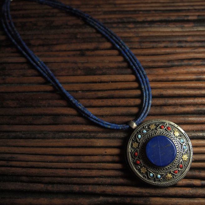 镶嵌翡翠貔貅戒指价格青金石辨别秘籍一：明辨产地和名称  第3张