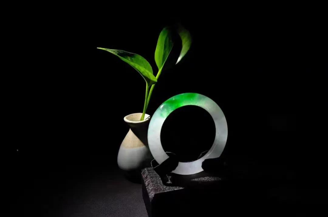 翡翠的颜色怎么看？这才是影响价值的关键！  第15张