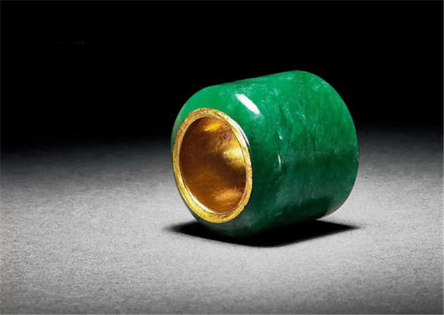 翡翠项链费用翡翠扳指价格高吗？讲一讲翡翠扳指的小知识！（上）   第2张