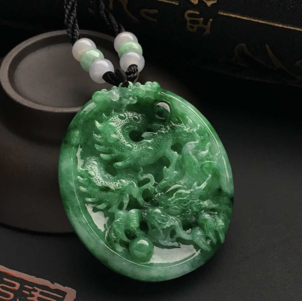 翡翠吊坠的功效什么年龄适合戴翡翠？  第2张