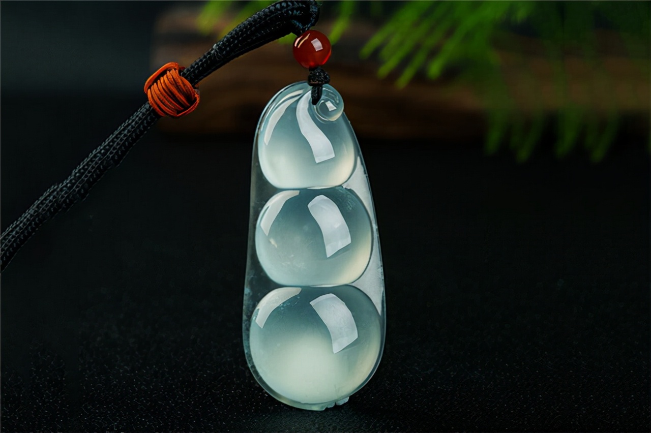 玻璃种翡翠的价格一定比冰种翡翠高吗？这倒未必  第3张