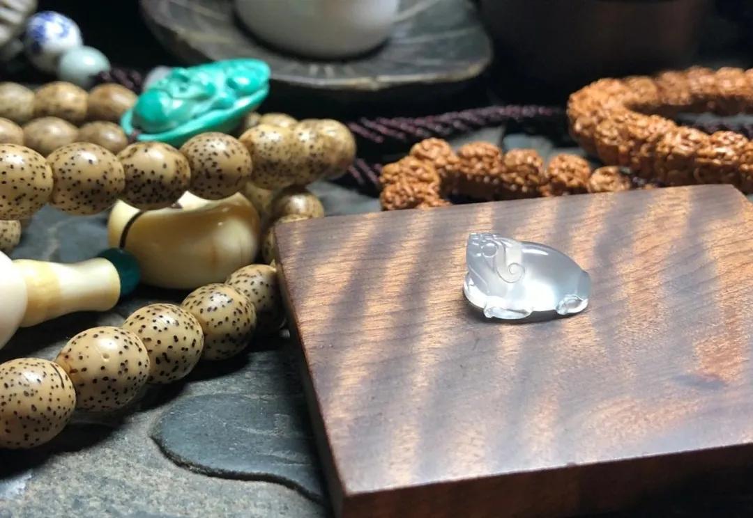 翡翠手镯戴了一年最讨厌的翡翠雕刻造型，提名最多的竟然是它？  第3张