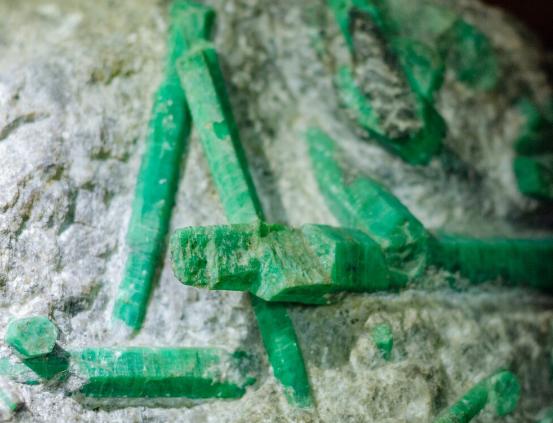 五月份的生辰石——祖母绿  第3张