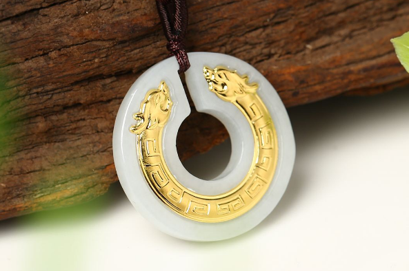 镶嵌翡翠文化历史久远，关于金镶玉起源的故事   第2张