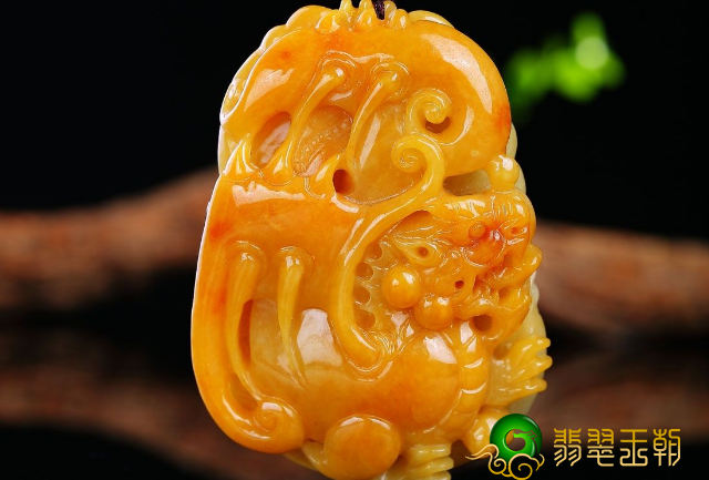 翡翠原石飘花带你了解“黄翡”和“翡黄”有什么不同吗？   第3张