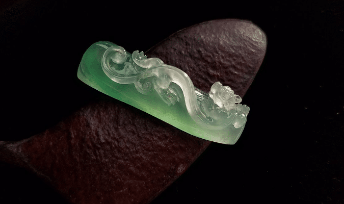 漂白填充翡翠手镯“龙到处有水”，并不是说翡翠中有龙，你知道这句术语是什么意思吗？  第3张