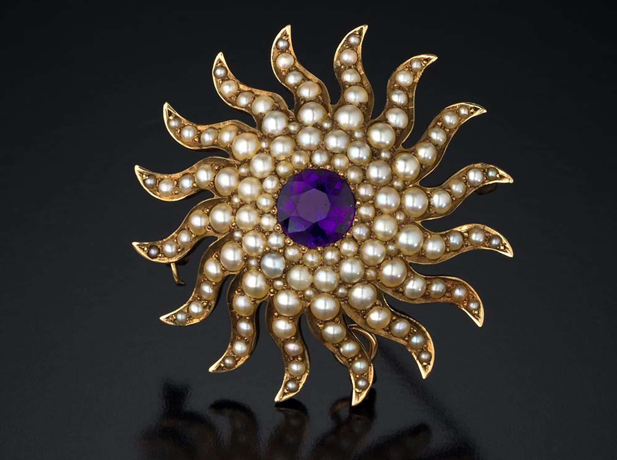 广州权威翡翠鉴定机构让人惊叹的彩色宝石之紫水晶  第1张