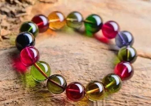 怎样知道是翡翠原石颜色最为丰富的宝石，碧玺的颜色是怎么来的？  第6张