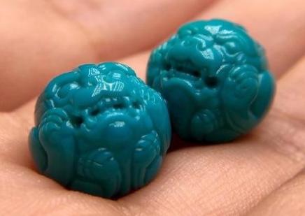 翡翠价格术语小六三开绿松石，古今中外的的共同喜好  第1张