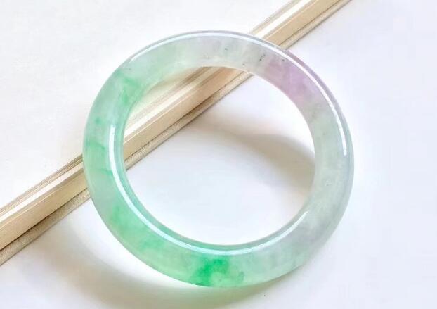 翡翠手镯带紫黄翡翠手镯是怎么来的，又是如何发展的呢？   第1张