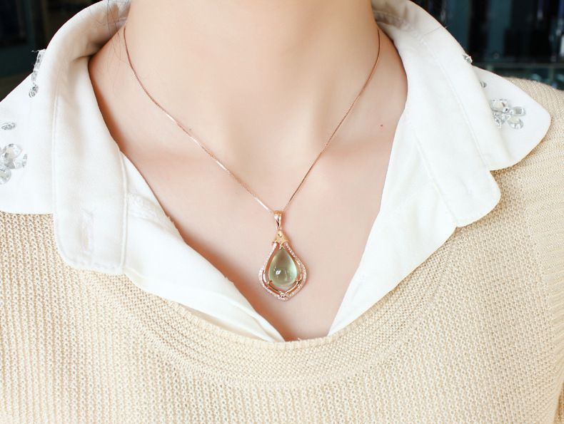 别拿它当翡翠，像葡萄一样的石头，成为时下女性最爱的宝石之一  第6张