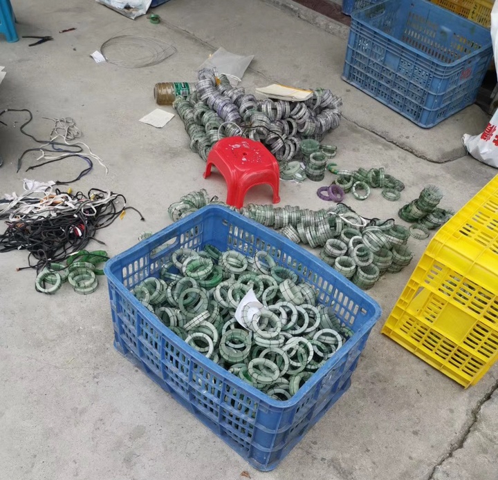 强酸泡过的翡翠手镯图片，强酸泡过的翡翠有什么特征  第8张