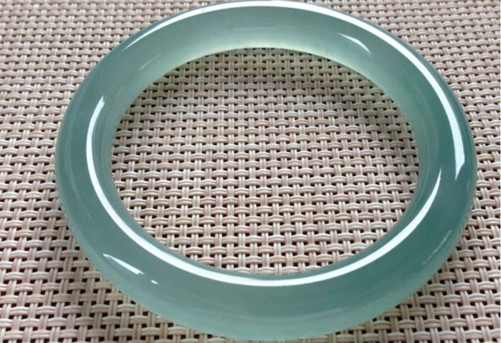 玉器翡翠手镯蓝水翡翠的价格贵吗？来看看蓝水翡翠手镯的价格   第3张