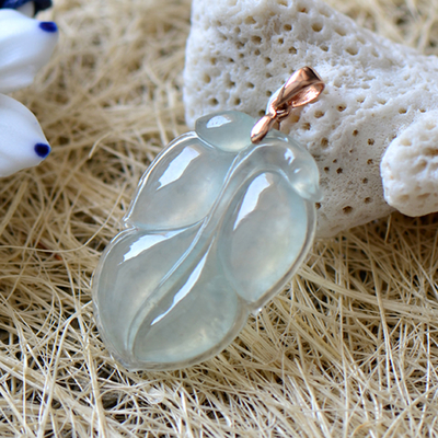 白底绿翡翠手镯价格看完这篇文章，你就知道白色高冰翡翠的价格了!   第3张