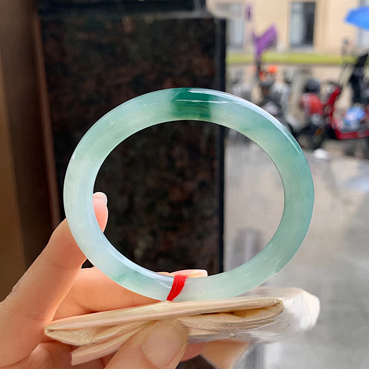 强酸泡过的翡翠手镯图片，强酸泡过的翡翠有什么特征  第3张