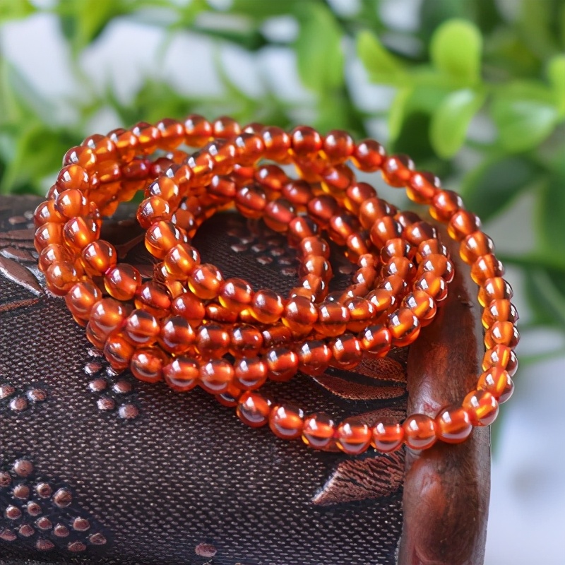 子母扣翡翠吊坠小小石榴石，凭什么受万千宠爱  第6张