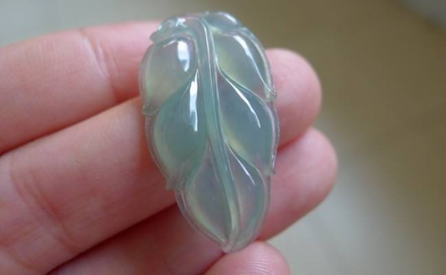 怎么从棉、起胶、灰度、荧光性鉴别翡翠的新和老   第2张