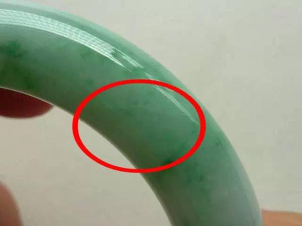 缅甸翡翠帝王绿翡翠的裂和纹有什么区别？“谈裂色变”有必要吗？(图文)   第1张