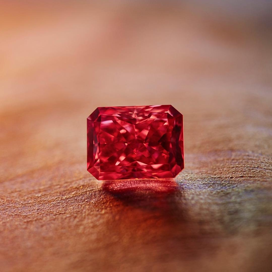 钻石可不是无色的价高，彩钻的价格颠覆你的认知，色彩斑斓真稀有  第12张