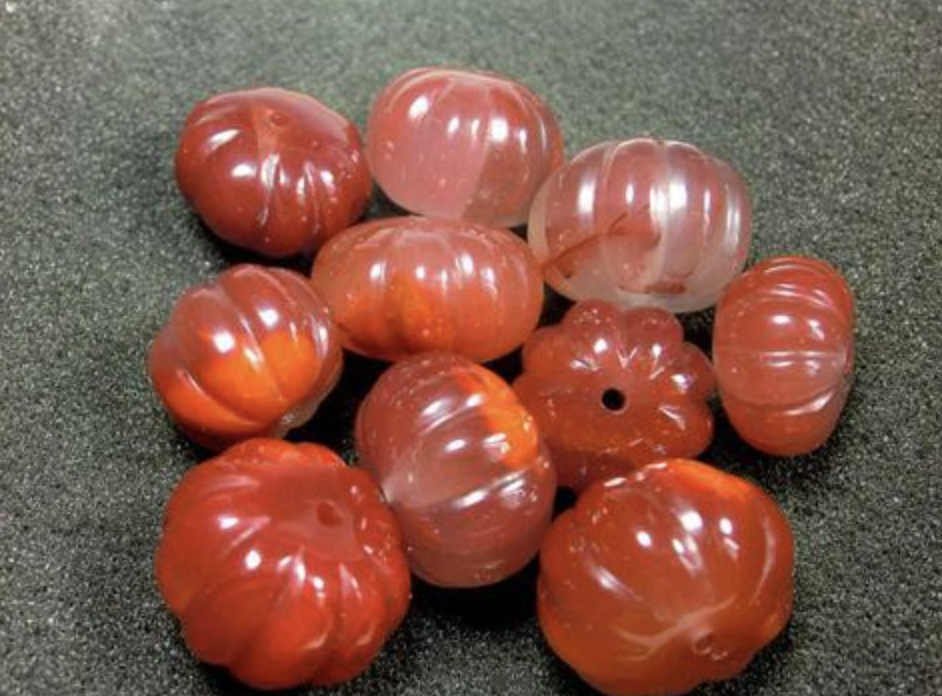 蓝水翡翠挂件如何分辨南红玛瑙和红翡？看懂少交智商税  第4张