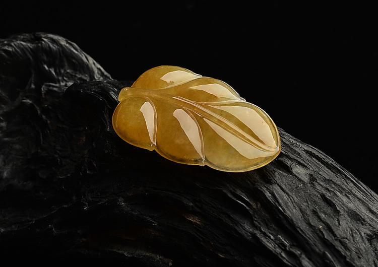 翡翠手镯用橄榄油好吗怎么区分黄翡是不是烧过的？教你辨别它的真假！   第4张