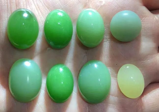 翡翠手镯12大小最贵最美的碧玉是哪种呢？  第11张