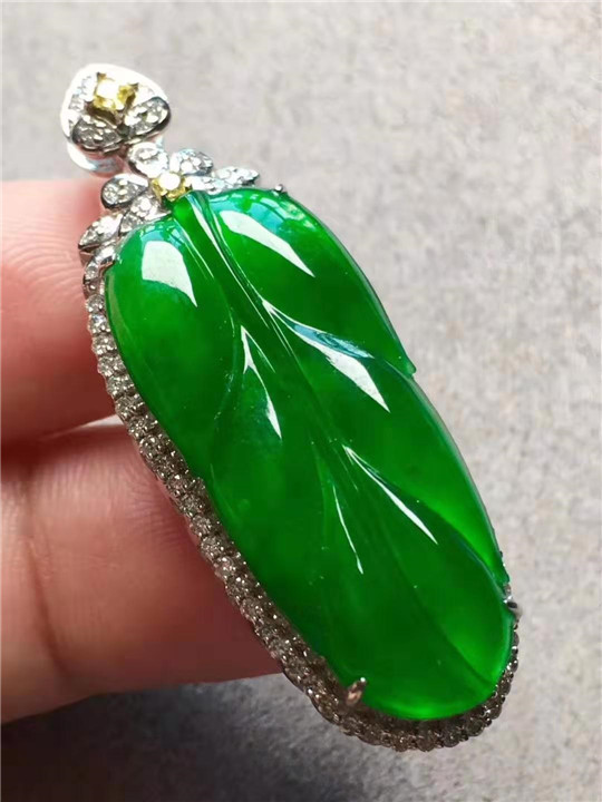 冰乌鸡种翡翠图片金镶玉，让翡翠更美！   第2张