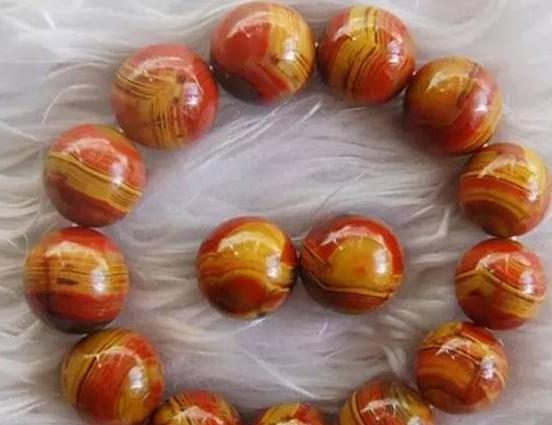 翡翠手镯太细战国红什么样的值钱  第3张