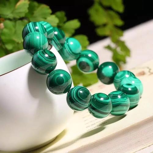 材质普通且硬度不高，可是，这样的宝石如何逆袭成为大牌经典的？  第15张