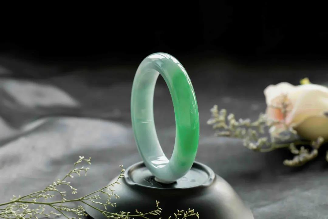 高糯化种水翡翠如何理性看待翡翠手镯价格高低之间的界定，新手必看  第3张