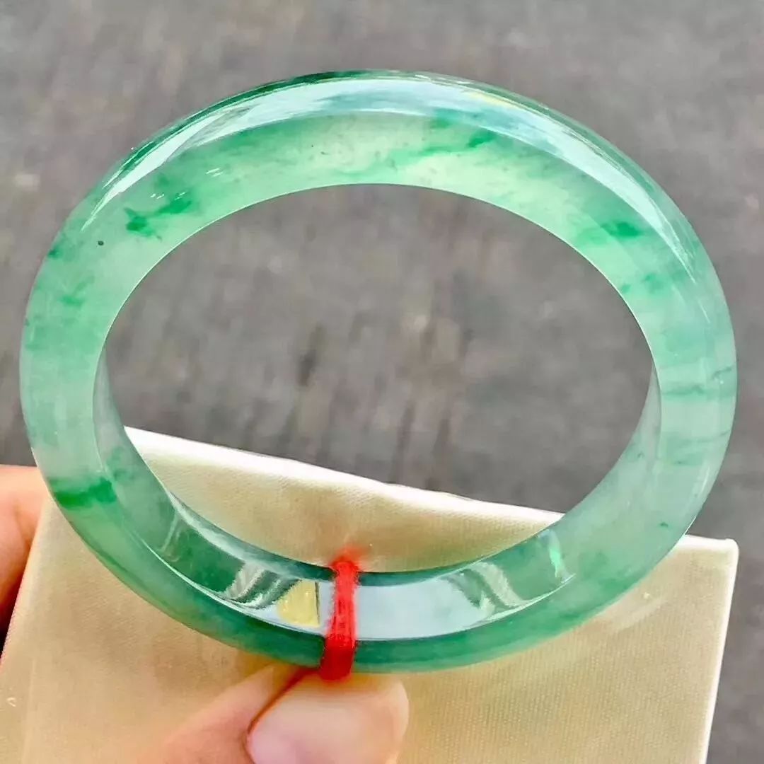 翡翠手镯种类竟然这么多？快看看你的手镯属于哪一类？  第2张