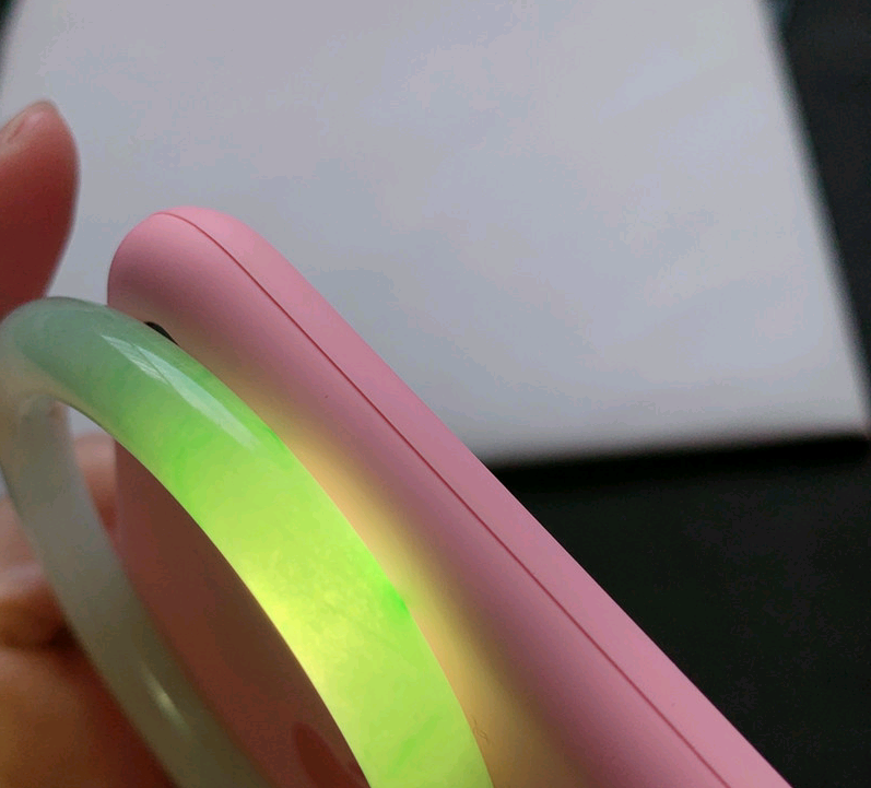 有石纹的翡翠手镯能不能买？记住以下四点  第3张