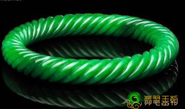 购买玉石翡翠光彩夺目的绝品翡翠，一些乃至是富有都不一定购到的。   第2张