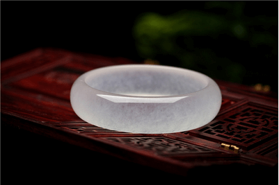 白色冰种翡翠手镯的价格那么贵，怎么鉴别它的优劣？   第3张