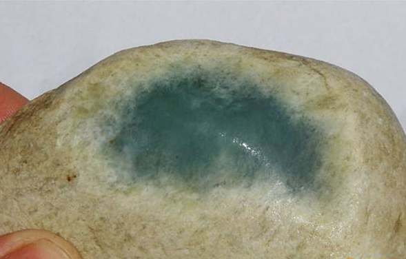 翡翠老种嫩种所有的翡翠都有雾层吗？没雾的翡翠毛料是什么样的？   第1张