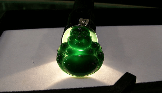 油青种翡翠图片价格冰种墨翠价格到底如何？这篇文章马上揭晓！   第1张