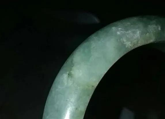 翡翠有瑕疵能买吗 ？看完就有答案！  第6张