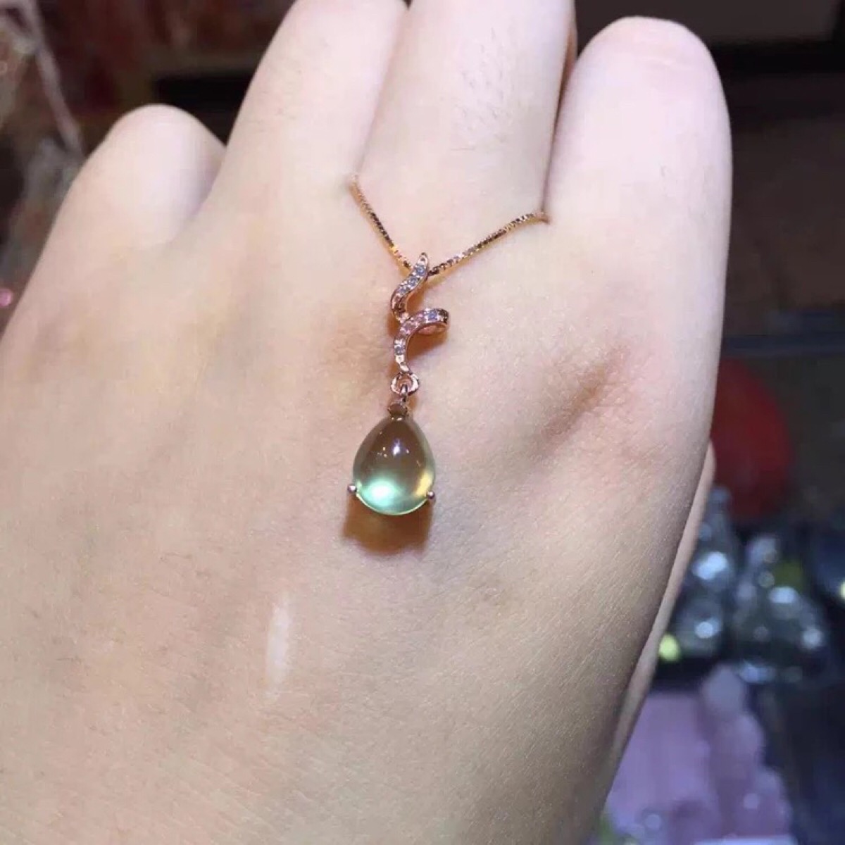 别拿它当翡翠，像葡萄一样的石头，成为时下女性最爱的宝石之一  第10张