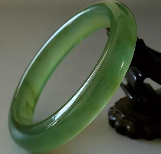 明明是中国四大名玉之一，为何岫玉被频频错认为翡翠？  第6张