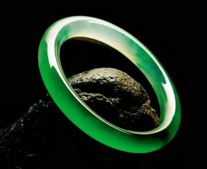 翡翠毛衣吊坠关于翡翠的实用小知识  第3张